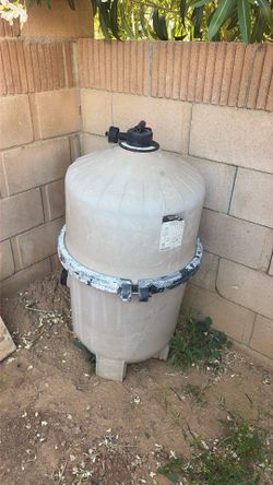Hayward pool filter with grids. It works no leaks. Upgraded pool system.
