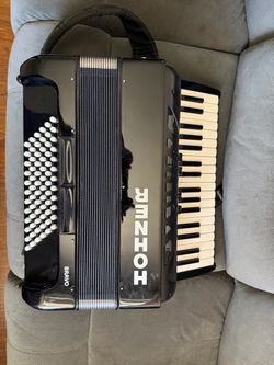 Hohner Bravo III 72 Piano Accordion - Black