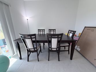 Brand New Roomstogo Dining Table Set