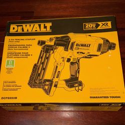 DEWALT 20V Maximum 9-Gauge Cordless Fencing Stapler DCFS950B + Battery