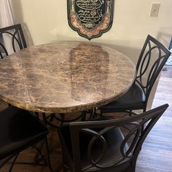 Round Dining Table With 4 Chair