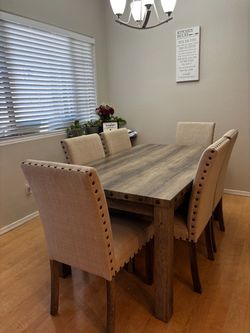 Dining Table & Chairs