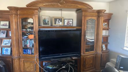 Entertainment center