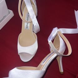 White High Heels With Accessories 