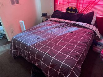 Queen Bed with Comforter Set