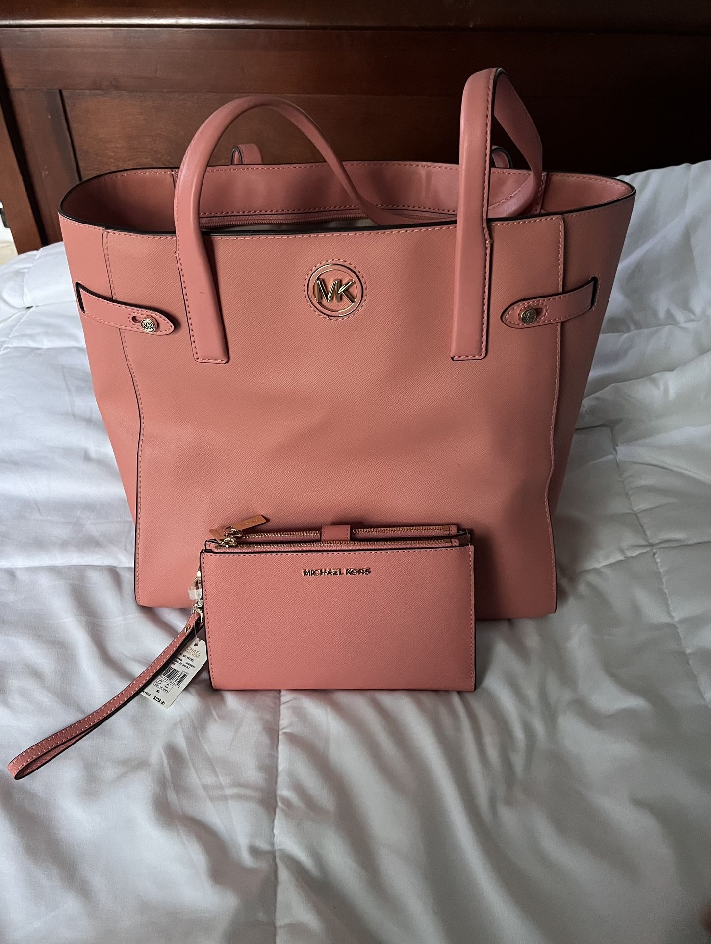 Micheal Kors Large Tote And Wristlet Wallet