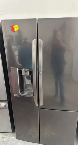 LG Side‑by‑Side Fridge – Black Stainless, Ice/Water Dispenser
