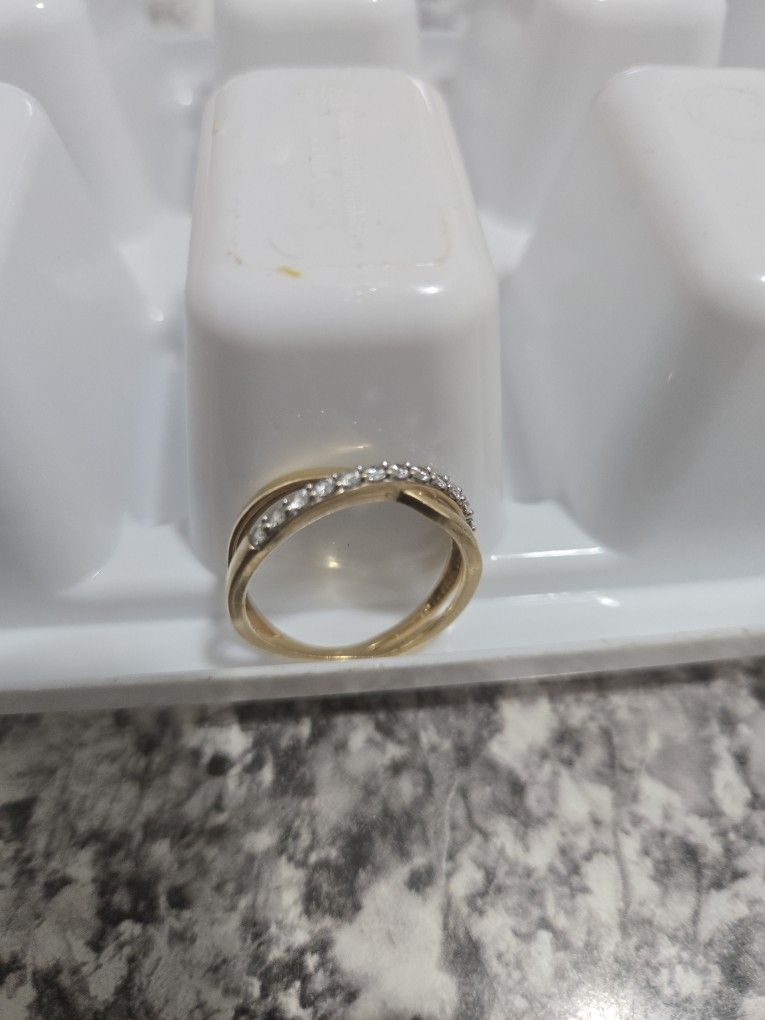 GOLD AND DIAMONDS RING