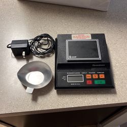 Ounce gram or penny weight scale works by battery or plug-in. Excellent condition.