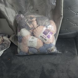 Bernardvelvet Yarn Lot.