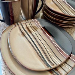 Dinnerware set