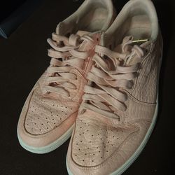 Jordan 1 Low Swooshless