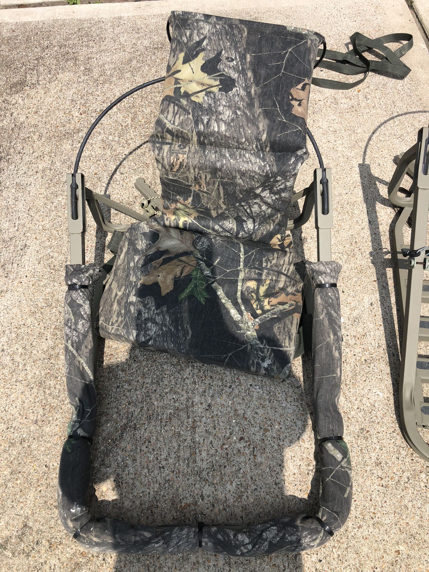 Summit tree climber deer stand for Sale in Richmond, TX OfferUp