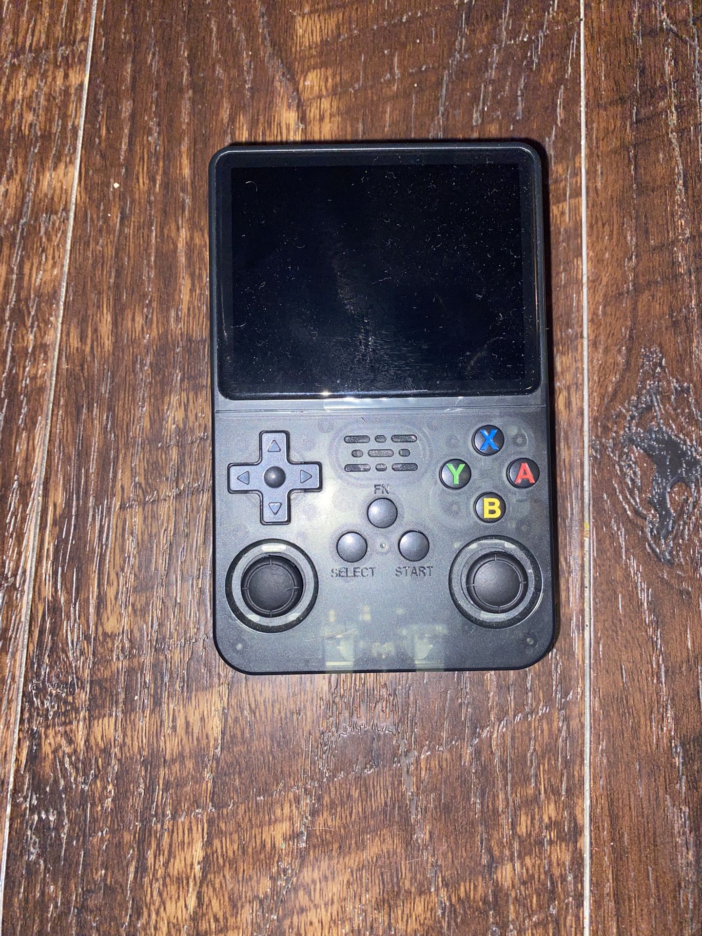 R36S emulator gaming device with 21,000+ games and 15 different consoles.