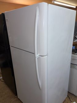 18 cu ft Frigidaire top mount refrigerator