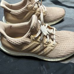 Like New Womens Size 8 Adidas Ultra Boost