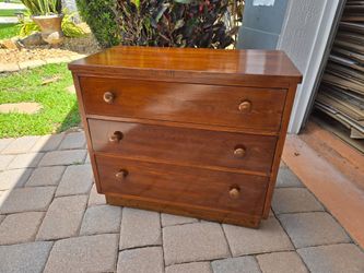 Chest / Dresser / Small 3 drawer