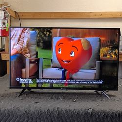 40 Inch Roku Hisense 4k Smart Beautiful Roku TV Comes With Remote Control Shows Great Quality Clear Picture 