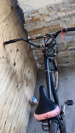 Black s.E Bike with Flat Handlebars