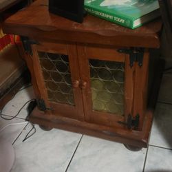 2 Oak end tables