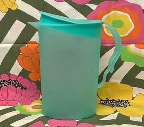 Tupperware Impressions Slim Line pitcher 3333B-2 teal green vintage 1990s