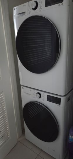 LG ThinQ Stackable Washer & Dryer Set WM1455HWA Excellent Condition Wi-Fi Smart