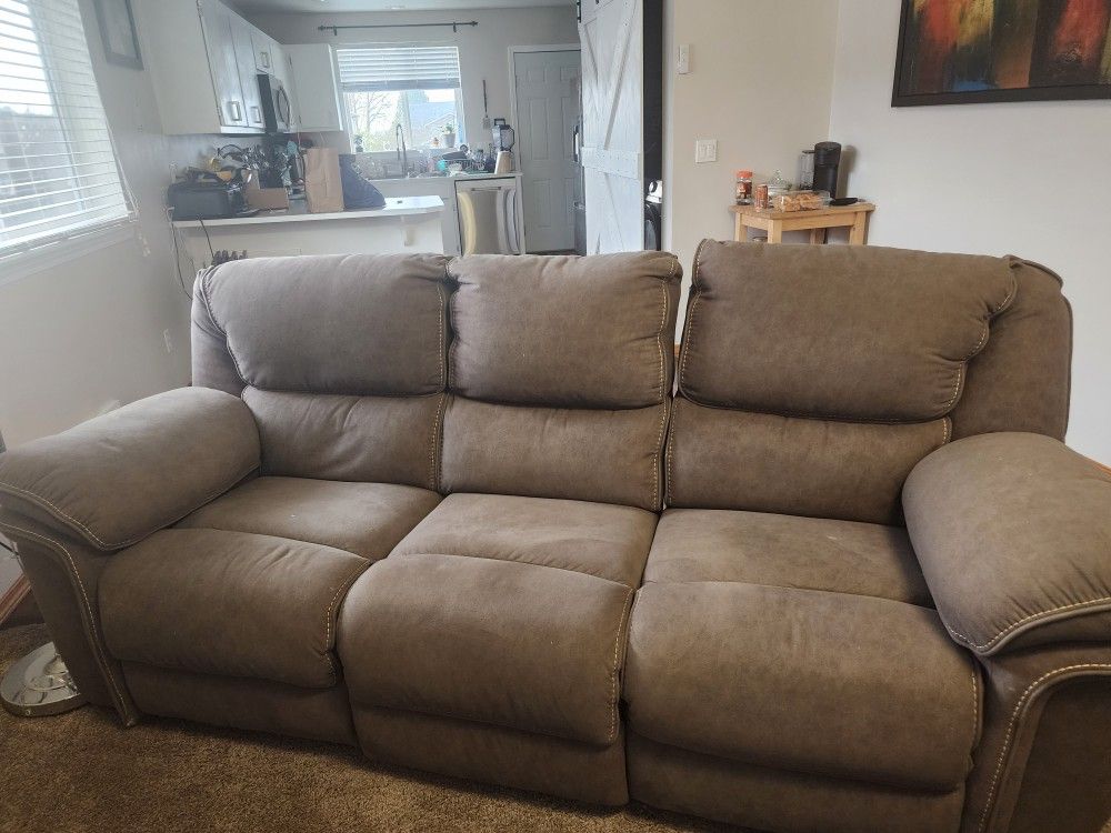 Excellent Condition Electric Sofas