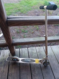 Kids used in good condition early 2000's Titan Free Style