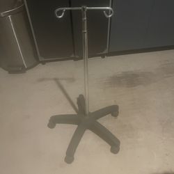 2hookiv Stand On Rollers And It Is Totally Adjustable For Heights Of About 37” To 65/70”