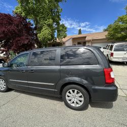 2012 Chrysler Town And Country 