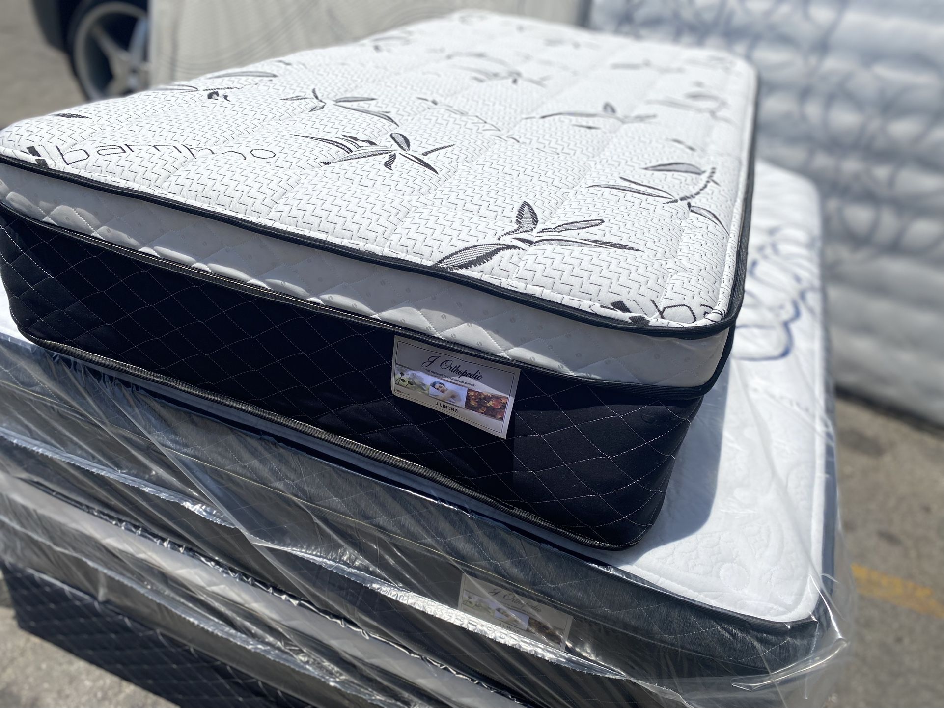 😴Mattress pillow top🥱 💎All sizes 💎12” inches tall 🔵Queen $199 🟣Full $180 🟠Twin $150 🟡King $330 🔴Cal king $330 🔘 Delivery available🚛