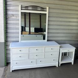 Perfect to Flip/Refurb - Solid Wood Thomasville White 8 Drawer Dresser, Mirror & 1 Matching Nightstand