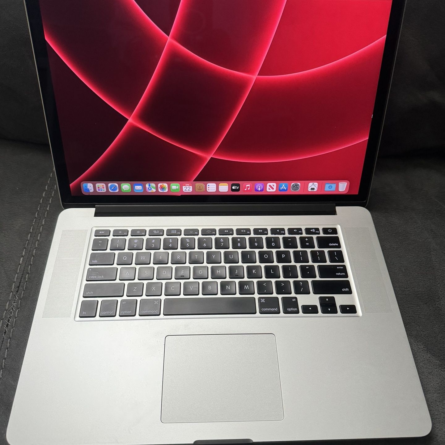 MacBook Pro Retina 15 Inch Mid 2015  i7 Ver Fast 16 GB 512 GB Slightly Negotiable 