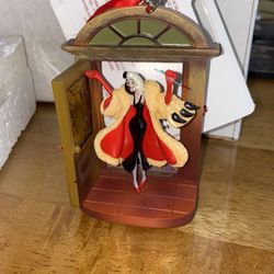 Cruella Disney store Christmas Sketchbook Hwy Ornament
