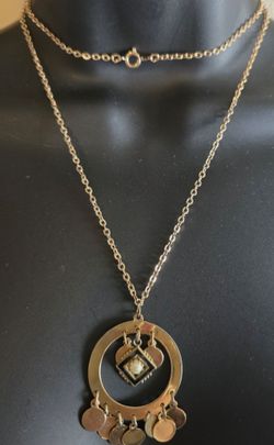 Necklace like new 15 inch gold tone