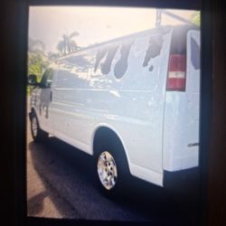 Chevy express van two thousand seven