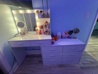 Vanity for sale for 150
