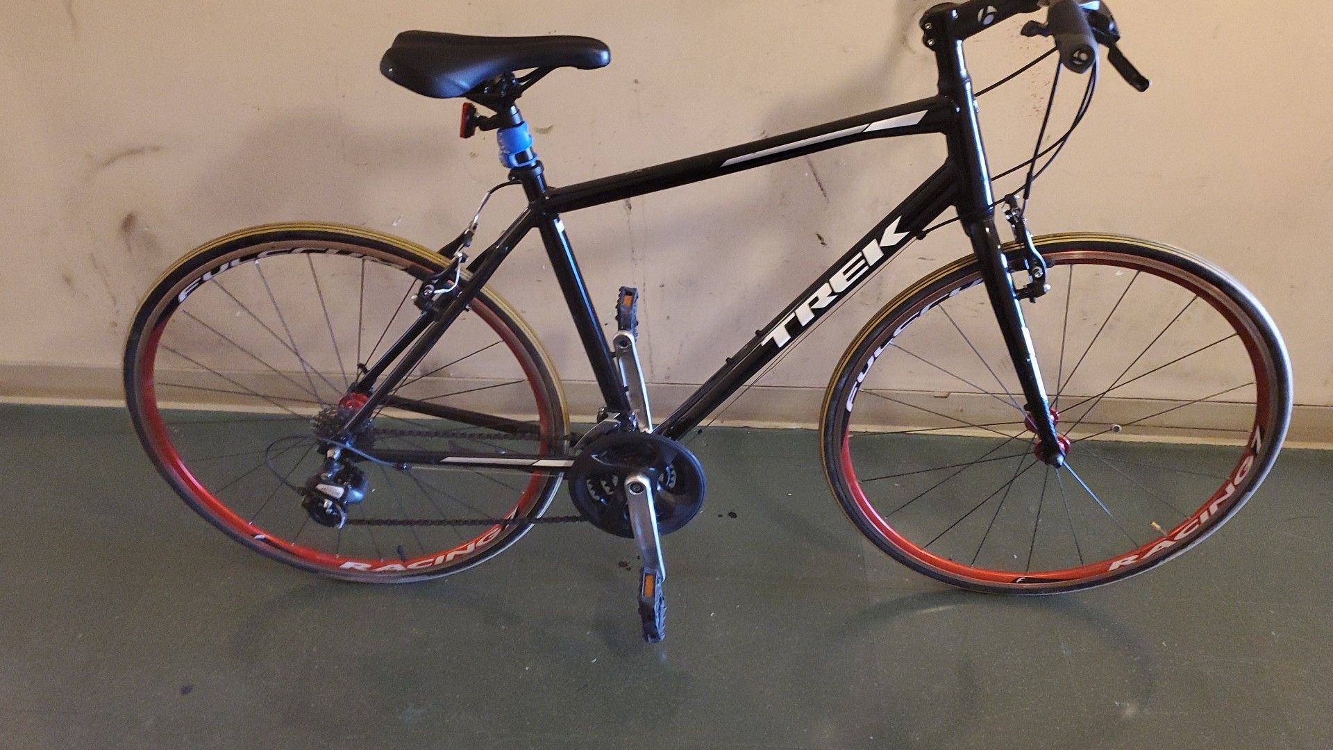 Trek FX1 like brand new excellent condition very fast large frame what expensive racing tires in rims