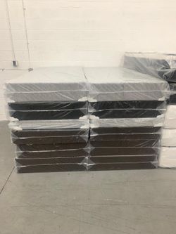 King Regular Mattress And Box Spring New