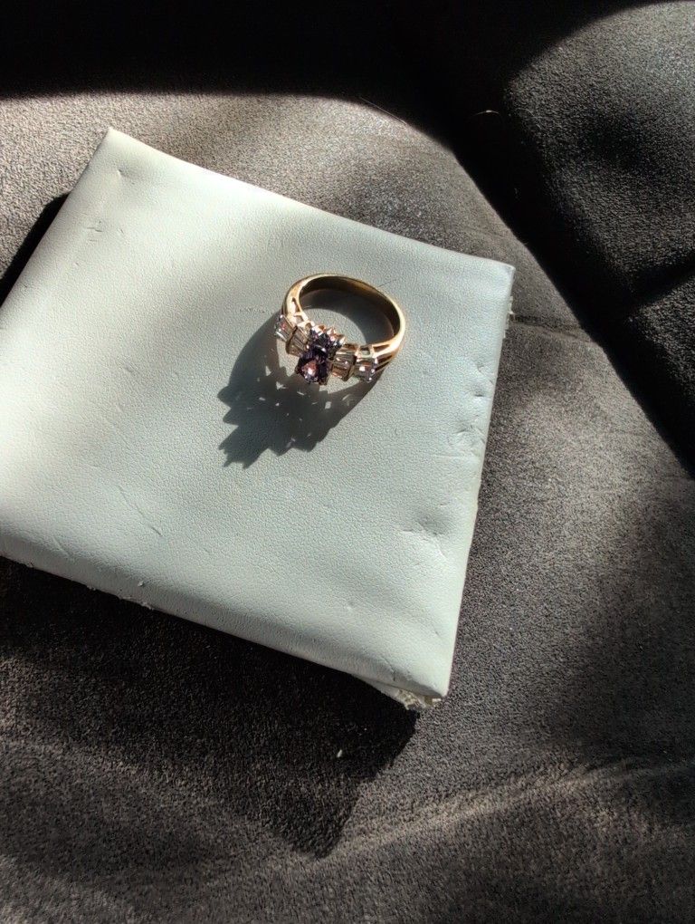 Ring Yellow Gold with Amethyst and Crystal stones