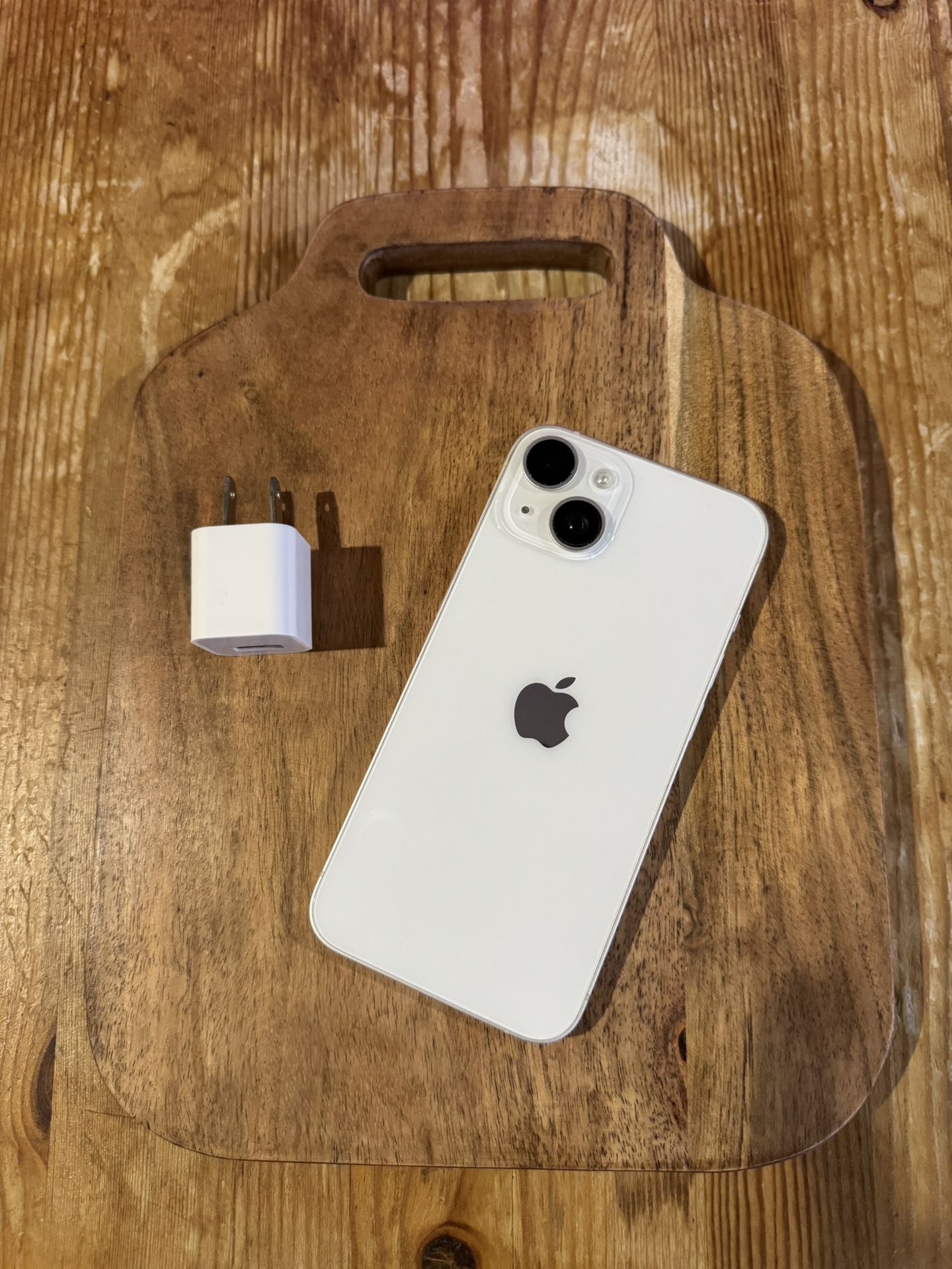 Unlocked iPhone 13 (White 128gb)