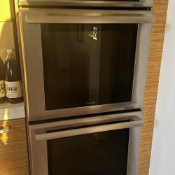 Like new Thermador Double Oven Electric 27” Model ME272ES/01