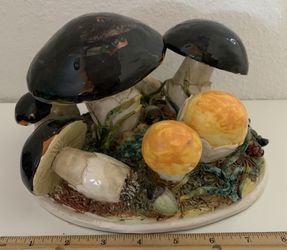 VINTAGE ITALIAN POTTERY MUSHROOM FIGURINE