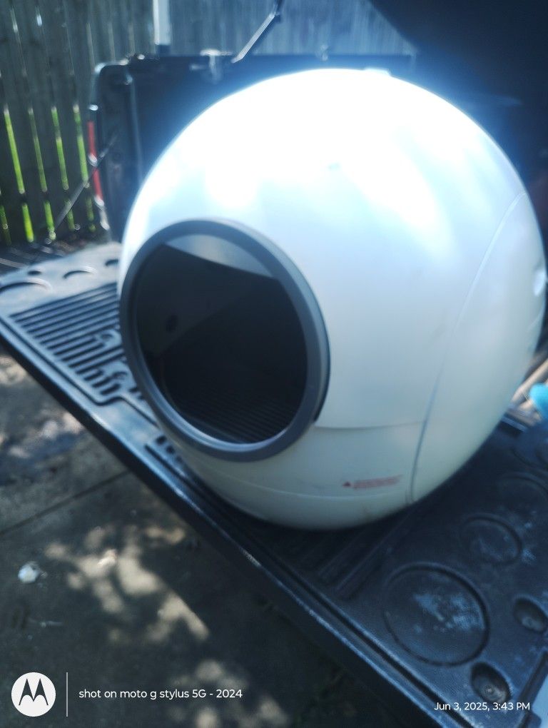 Self-cleaning Cat Litter Box With Light
