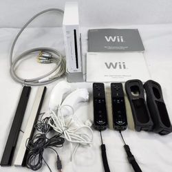 Nintendo Wii RVL-001 512 MB Console & Accessories -