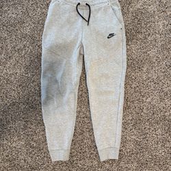 Nike Men’s Tech Fleece Joggers (small)