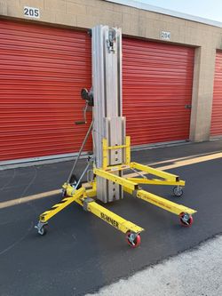 2022 Sumner Material Lift Model 2015