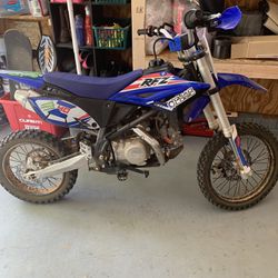 Apollo Z40  Dirt Bike