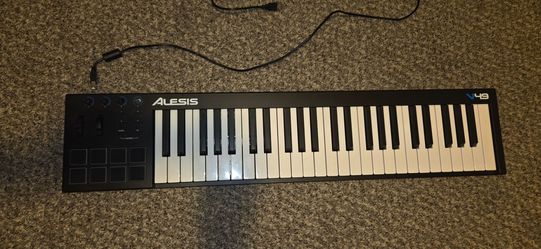 Alesis v49 MIDI Keyboard