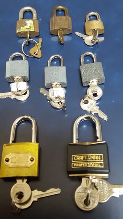 8 tiny padlocks
